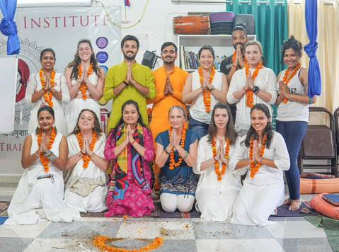 Yoga teacher training course in Rishikesh - ספורט/יוגה