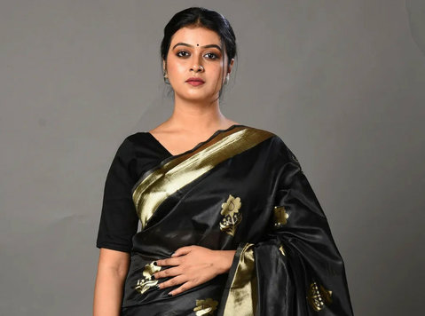 Buy an Exquisite Black Lichi Silk Saree from Poridheo - בגדים/אביזרים