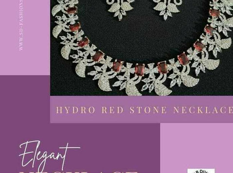 Elegance Redefined: Cz Diamonds Necklace Earrings Set in Exq - Облека/Аксесоари