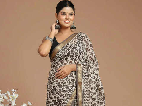 Shop Off-white Maheshwari Silk Saree - Poridheo - Kıyafet/Aksesuar
