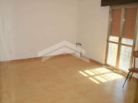 Charming Townhouse with Two Independent Apartments - Overig