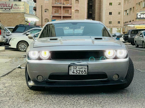 2012 Dodge Challenger SXT Plus Excellent condition - Cars/Motorbikes