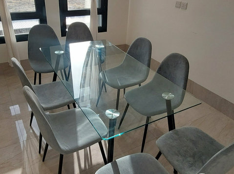 Dining table and chairs - Huonekalut/Kodinkoneet