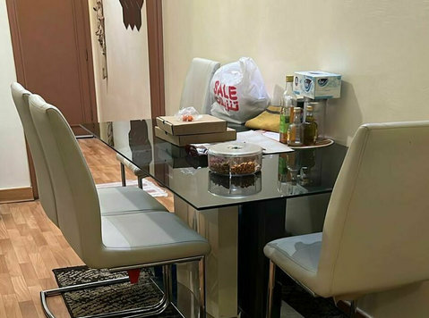Dining table set - เฟอร์นิเจอร์/เครื่องใช้ภายในบ้าน