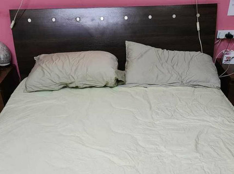 Queen size bed with hydraulic storage & Al Baghli mattress - Bútor/Gép