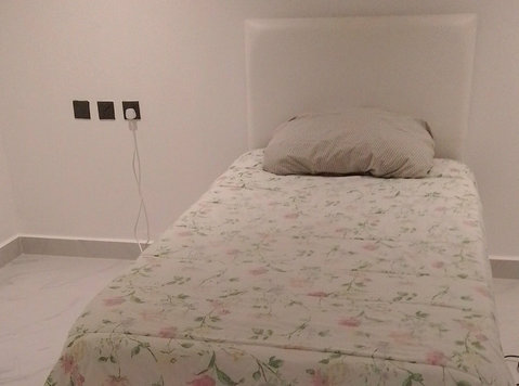 Selling single Bed & mattress, sofa and fridge - Mööbel/Tehnika