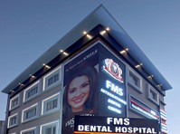 Best Dental Implant Clinic and Hollywood Smile Designing - Лепота/мода