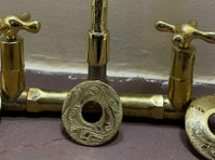 unlacquered brass faucet - Huonekalut/Kodinkoneet