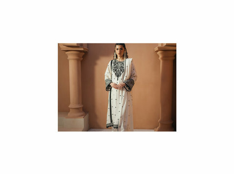 The Ultimate Guide to Buying Stitched & Unstitched Clothes i - لباس / زیور آلات