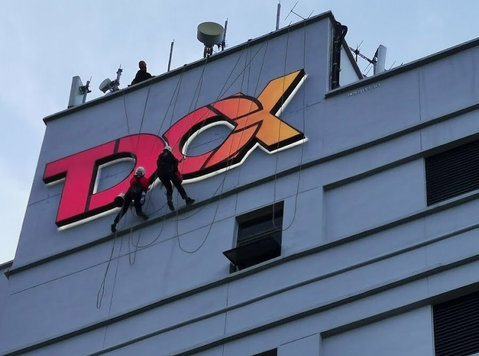 Crazy Art | Top Signage Contractor Company - Iné