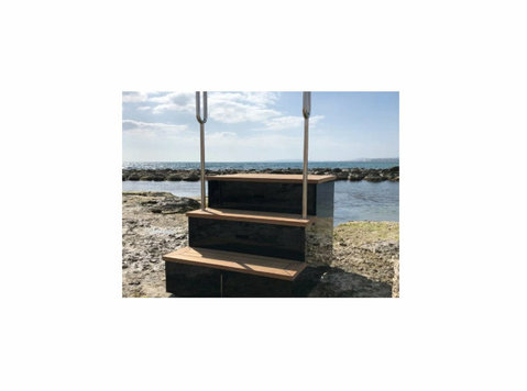 Solid Stainless Steel Dock Ladders That Simply Do the Job - Outros