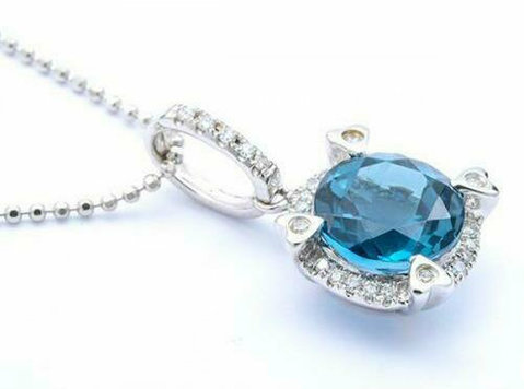 Buy Designer Diamond Pendants for Women in Dubai - Egyéb