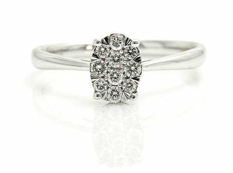 Buy Designer Oval Engagement Ring in Dubai - Egyéb