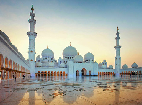 The Sheikh Zayed Grand Mosque: Discover Abu Dhabi's Jewel - Muu