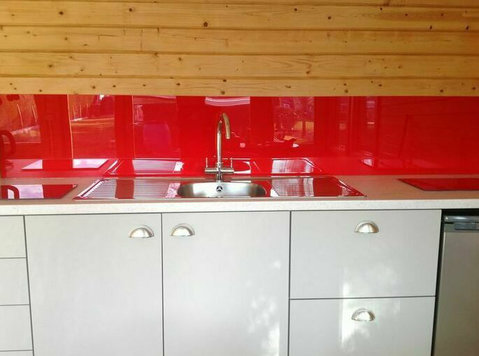 Upgrade your kitchen with stylish acrylic splashbacks! - Mobilya/Araç gereç