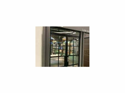 Aluminum bi-folding, sliding doors installation Manchester, - Домакинство / ремонт