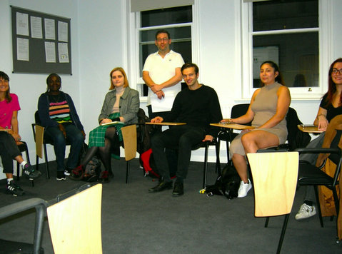 Italian group course. Pre-intermediate level A2 - Часеви по јазик
