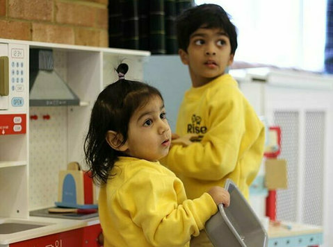 Unlock Your Child's Potential: Montessori Nursery Excellence - Autre
