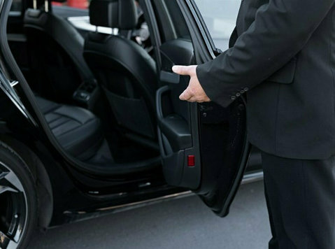 Book Luxury Transfer Farnborough to Biggin Hill - Μετακίνηση/Μεταφορά