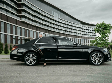 Chauffeur Service in London By Jk Executive Chauffeurs - Moving/Transportation