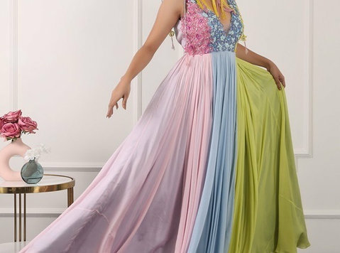 Checkout Designer Gowns For Women Online at Mirraw Luxe - בגדים/אביזרים