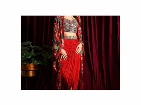 Discover the Magic of Indian & Fusion Wear at Mirraw Luxe - الملابس والاكسسوارات