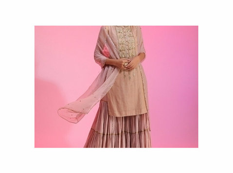 Explore the Latest Women's Sharara Suits at Mirraw Luxe - Ruha/Ékszer