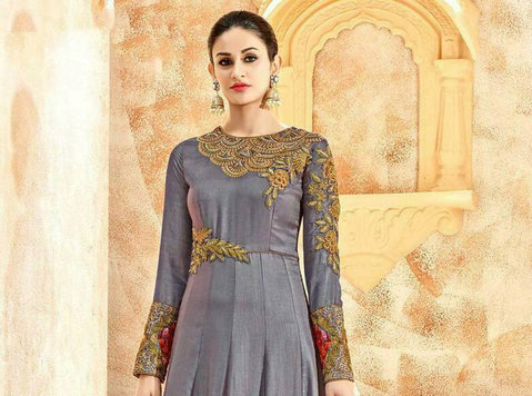 Ornate Yet Effortless – Buy Handcrafted Embroidered Anarkali - Roupas e Acessórios