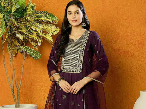Threaded to Perfection – Explore Embroidered Salwar Kameez - Roupas e Acessórios