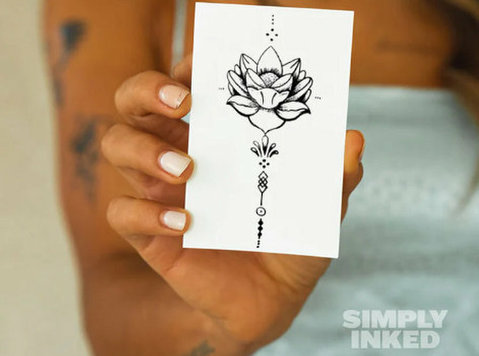 Express Yourself with Stunning Flower Temporary Tattoos - Antiquités et objets de collections