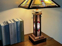 Capulina Tiffany Table Lamp 3-light 15x15x26 Inches Mission - Elettronica