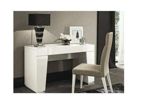 Vanity Table with Mirror – Elegant Bedroom Furniture - Móveis e decoração