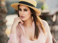 Interested to Learn About a Multi lingual actress and model? - بناؤ سنگھار/فیشن