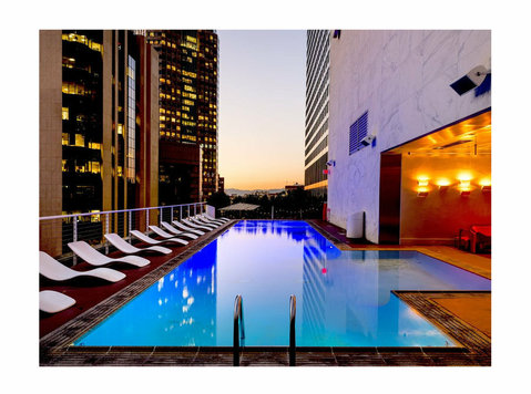 Custom Pools and Spas Designed with Expert Pool Construction - 청소