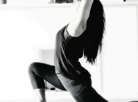 Repose Yoga Studio (2) - Săli de Sport, Antrenori Personali şi Clase de Fitness