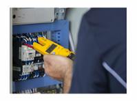 Huzgroup Electrical (3) - Electricians