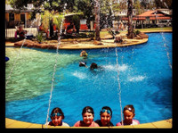 Merool Holiday Park (3) - Отели и общежития