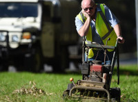 Lawn Mowing South Maclean (1) - Градинарство и озеленяване