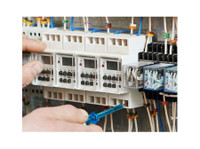 Quadrant Electrical Services (2) - Elektriķi