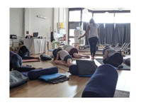 Downward Duck & Co | Yoga, Pilates & Meditation (1) - Bem-Estar e Beleza