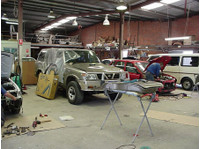 Cleeland Body Works (1) - Car Repairs & Motor Service