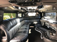 Hummer X Limousines (3) - Car Rentals