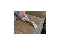 Spotless Upholstery Cleaning (4) - Хигиеничари и слу