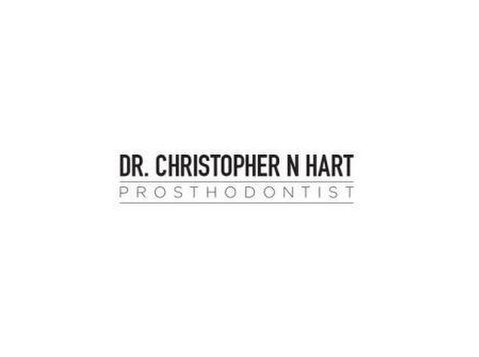 Chris Hart - Prosthodontist - Zubní lékař