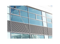 Winducks Gutter & Window Cleaning Edmonton (1) - کھڑکیاں،دروازے اور کنزرویٹری