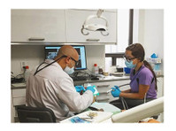 Bond Street Dental Implants Toronto (2) - Terveysopetus