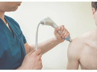 Absolute Chiropractic Wellness Centre (3) - Доктори