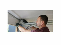 Toronto Garage Door Repair (2) - Būvniecības Pakalpojumi
