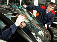 Auto Glass Zone Mississauga (4) - Údržba a oprava auta
