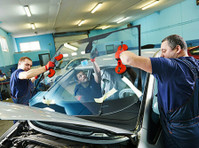 Auto Glass Zone Mississauga (2) - Reparação de carros & serviços de automóvel
